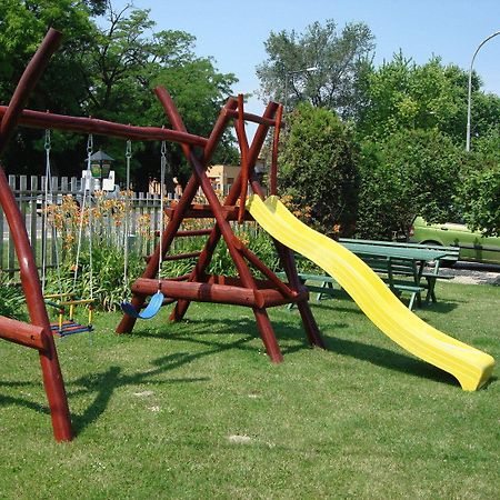 Kis-Duna Motel & Camping Mosonmagyaróvár Zewnętrze zdjęcie